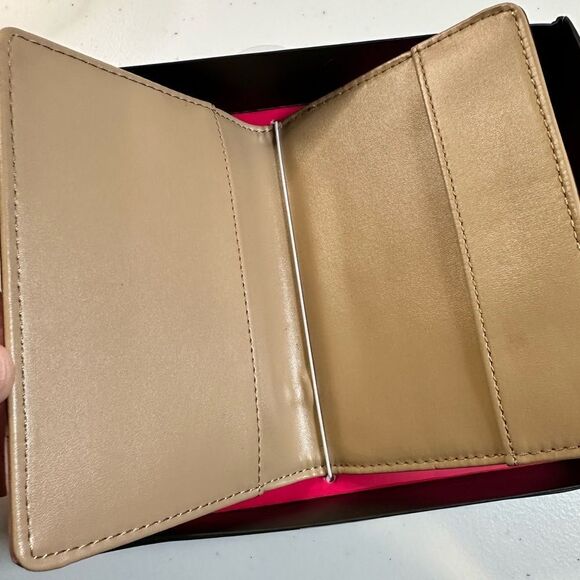 NIB Trina Turk Vegan Leather Box Set Passport Holder & Luggage Set Maroon/Pink - Picture 4 of 6